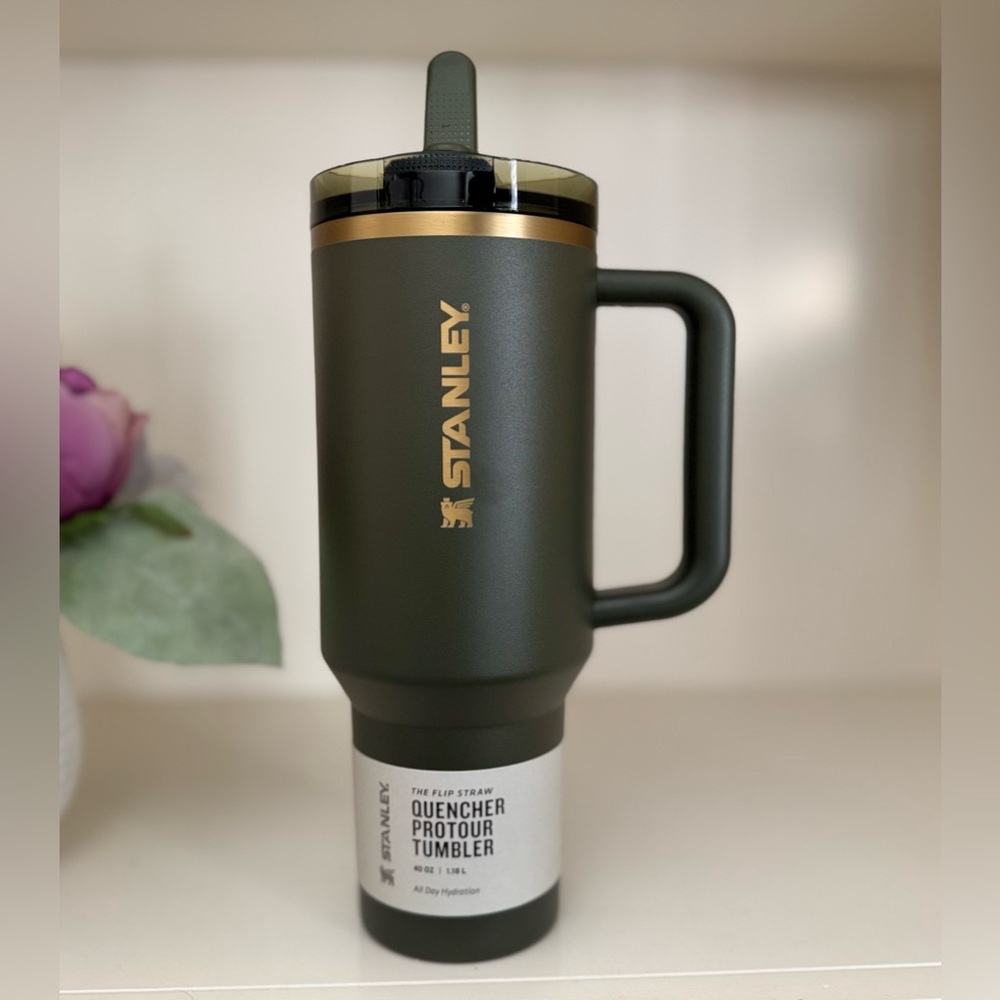 🎉LAST PIECE🎉Stanley 40oz. Quencher Protour Flipstraw Tumbler Cypress - Picture 8 of 8